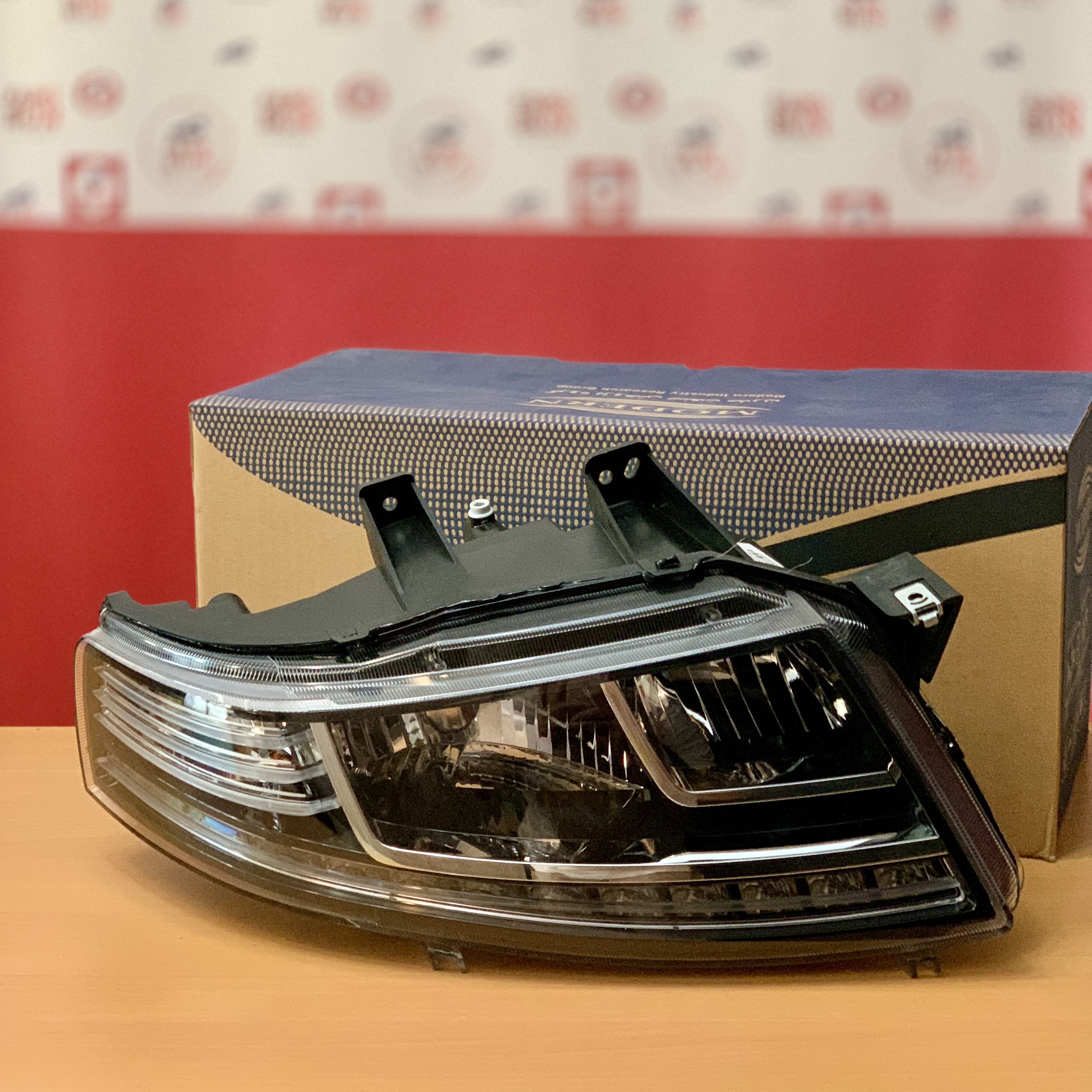 چراغ جلوی سورن پلاس برند مدرن صنعت (سمت راست)