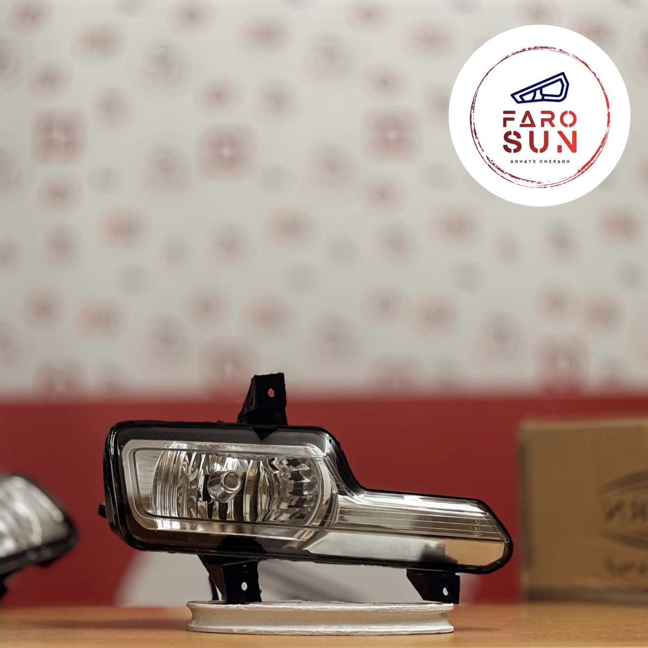 مه شکن جلوی دنا و دنا پلاس برند مدرن صنعت (سمت راست)