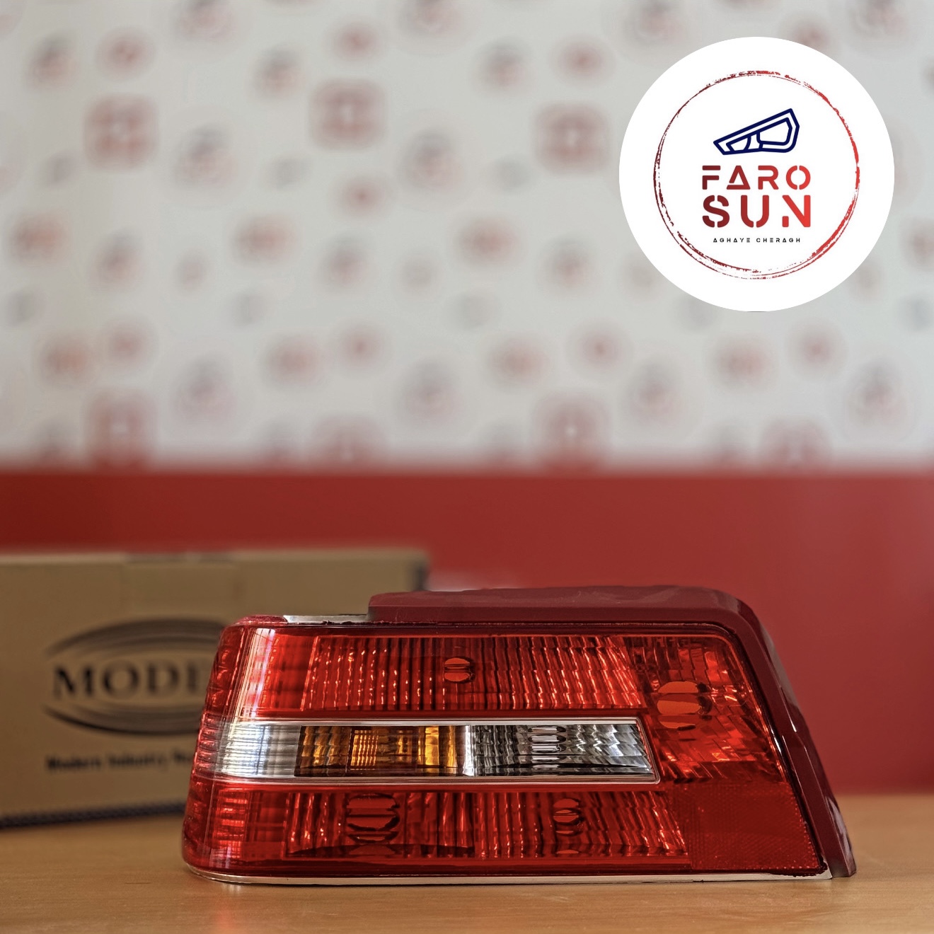 چراغ خطر پژو 405 Slx برند مدرن صنعت به همراه سوکت (سمت چپ)