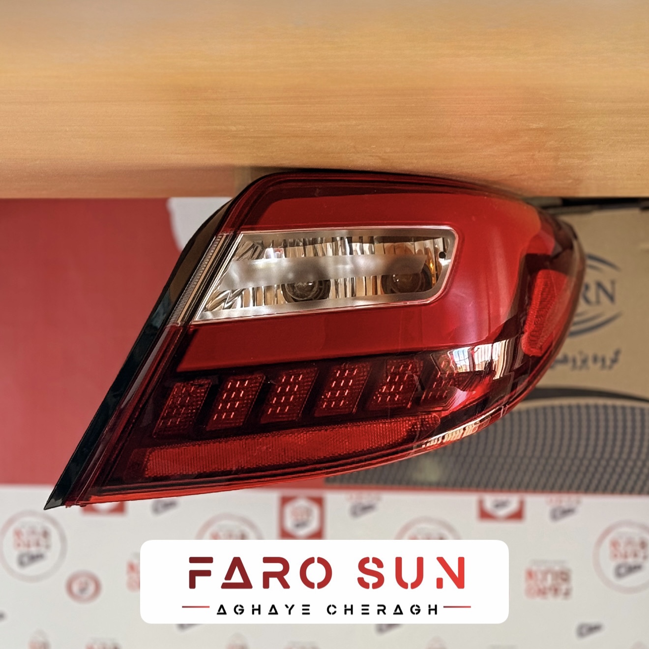 چراغ خطر دنا پلاس برند مدرن صنعت (سمت راست)