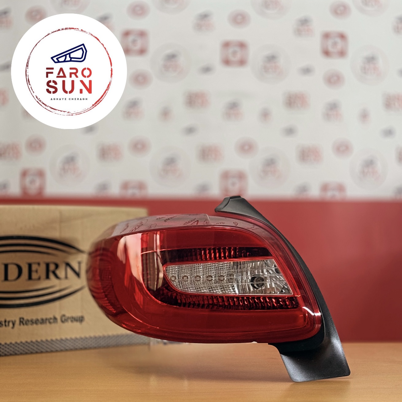 چراغ خطر پژو 207 برند مدرن صنعت (سمت چپ)